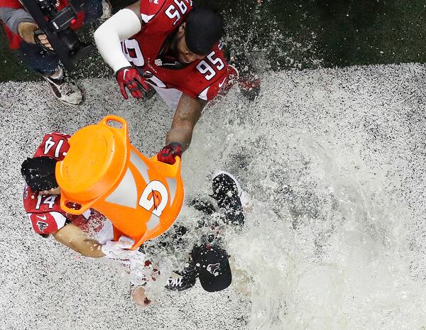  Atlanta Falcons head coach Dan Quinn reacts as he is dunked after the NFC championship game against the Green Bay Packers Sunday, Jan. 22, 2017, in Atlanta. The Falcons won 44-21 to advance to Super Bowl LI.(John Bazemore/AP)