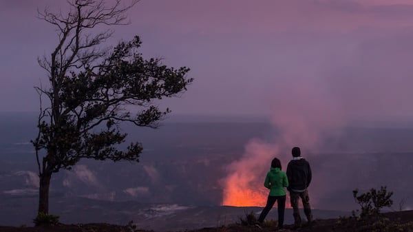 A couples watches the glow of Halemaumau Crater. (Tor Johnson/Hawaii Tourism Authority)