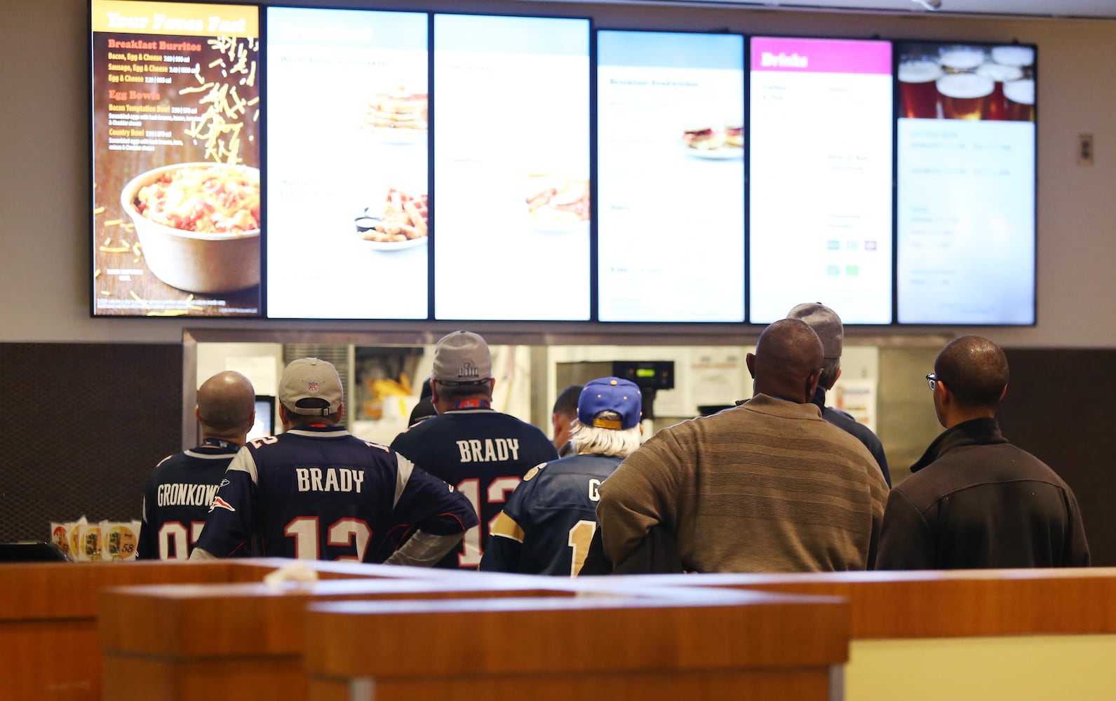 Photos: Post-Super Bowl exodus brings long lines to the airport