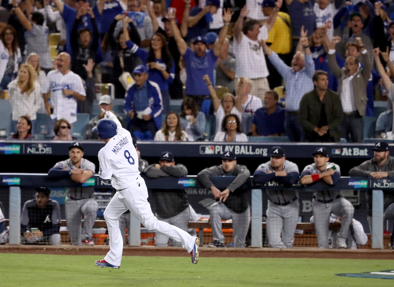 Photos: Braves seek to get even with Dodgers in Game 2