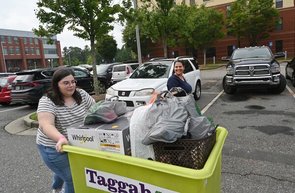 Isabel Rodriguez-Gonzalez, sophomore at Georgia Gwinnett College, helped by her mother Marieuly Gonzalez, moves into her dormitory room at Georgia Gwinnett College in Lawrenceville on Tuesday, August 3, 2021. Isabel Rodriguez-Gonzalez didn't live on campus last year and like many first-year students missed out on the college freshman experience.(Hyosub Shin / Hyosub.Shin@ajc.com)