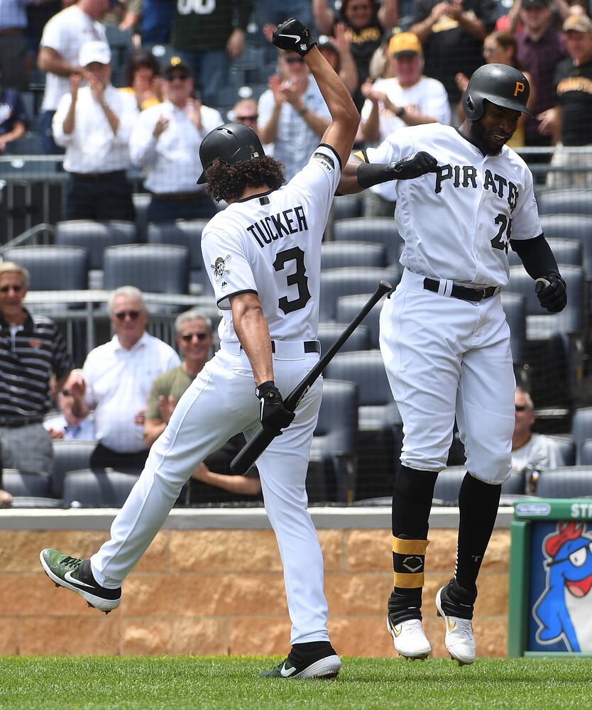 Photos: Braves, Pirates meet in series finale