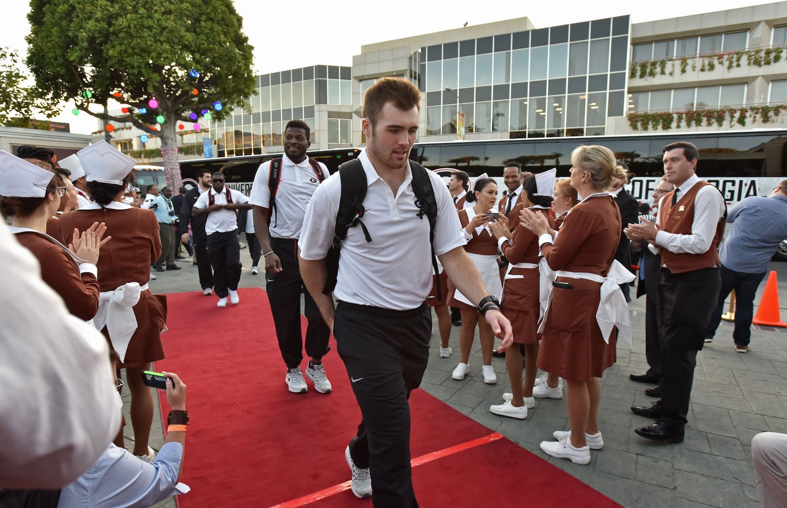 Photos: The scene at the Rose Bowl as Georgia, Oklahoma game nears