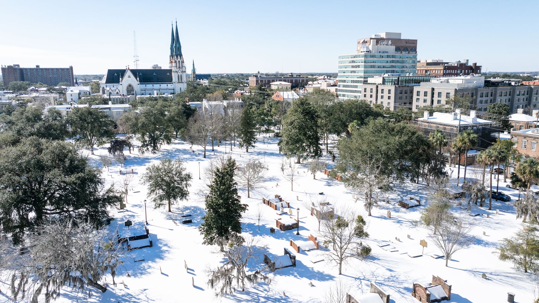 Colonial Park Cemetery in Savannah, GA after a night of snow. January 22, 2024 (Justin Taylor/The Atlanta Journal Constitution)