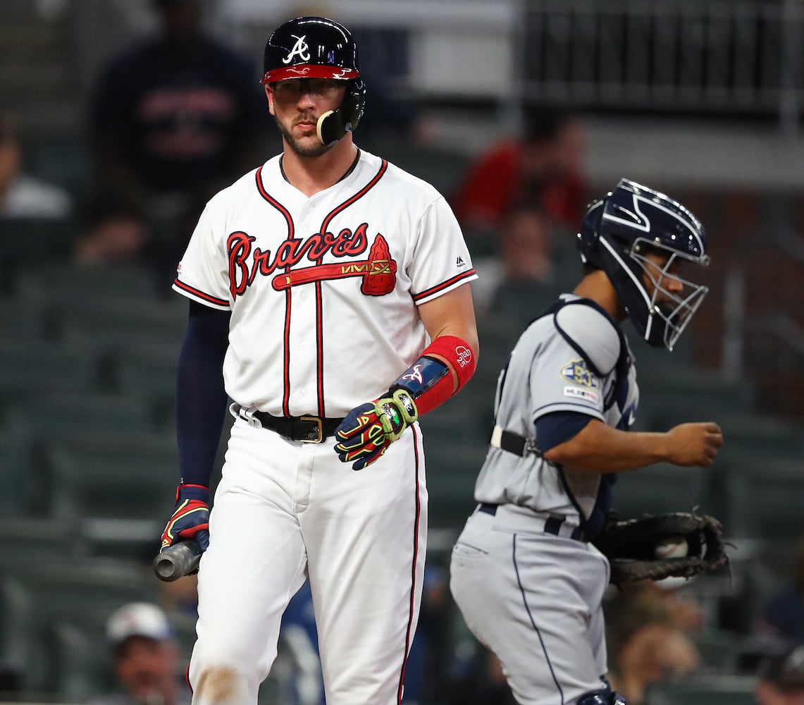 Photos: Padres end Braves’ 2-game winning streak