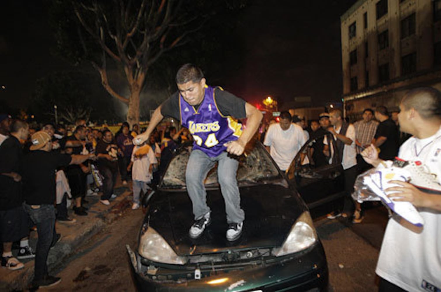 Lakers fans riot in L.A. after NBA title