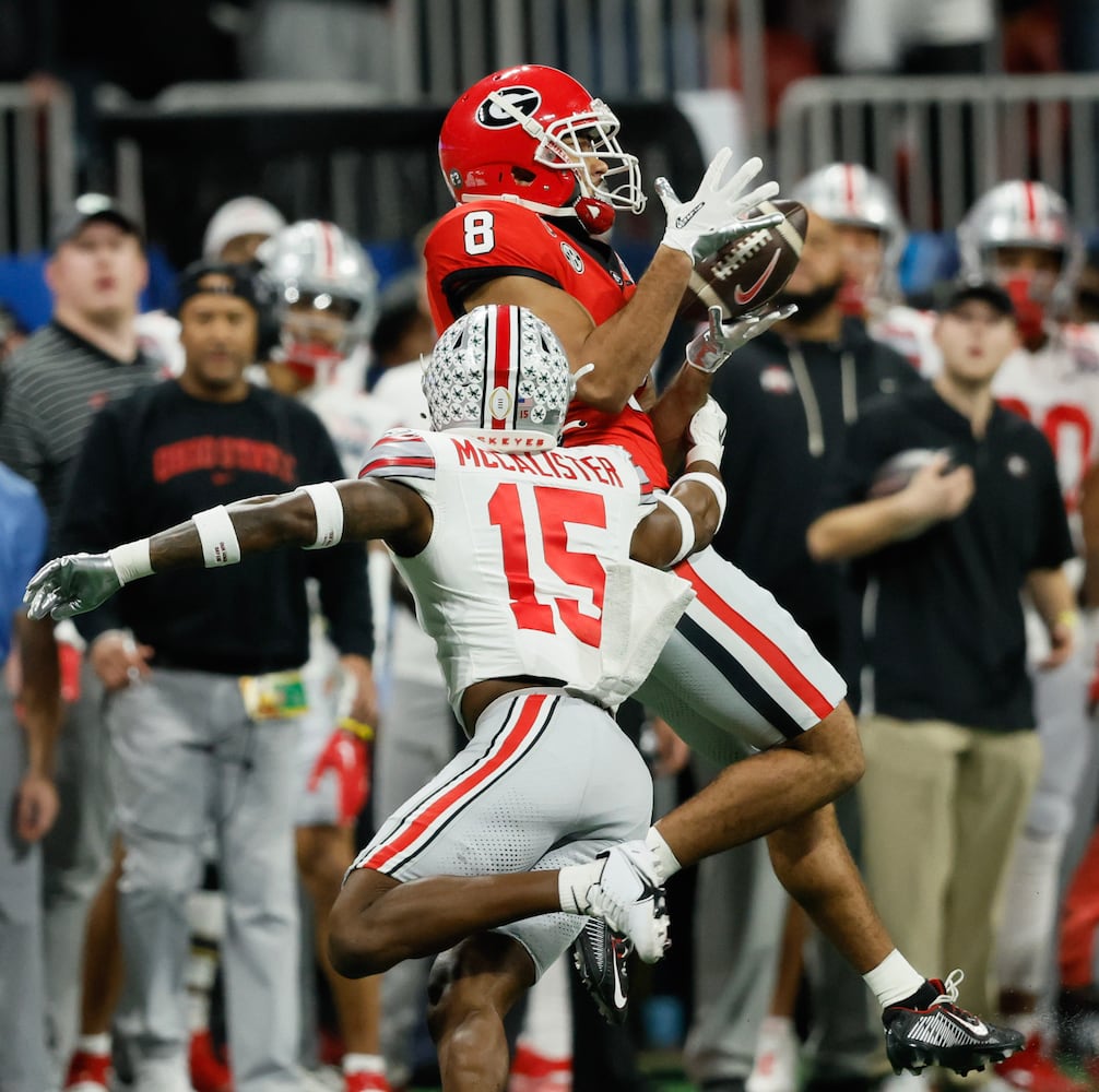 Georgia Bulldogs wide receiver Dominick Blaylock (8) makes a first-down catch. (Jason Getz / Jason.Getz@ajc.com)