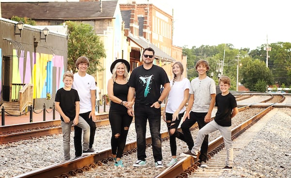 Louie and Jessica Kramer and their children. / Courtesy of Siete Tacos and Tequila