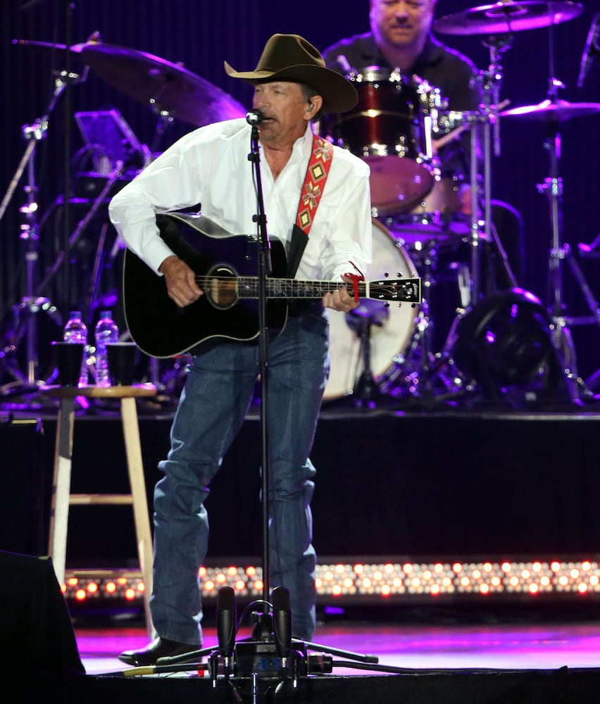 PHOTOS: George Strait, Chris Stapleton deliver country hits at Mercedes-Benz Stadium