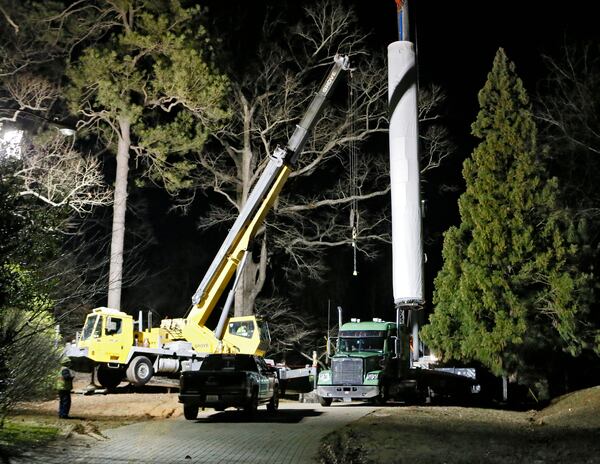 Feb. 9, 2017 - Atlanta - A crane lowers a portion of the Cyclorama painting onto a flatbed truck.  "The Battle of Atlanta" is moving to the Atlanta History Center.  Half of the Cyclorama painting was lifted out of a hole in the roof of the Cyclorama Thursday evening around 7:45 p.m.   The second half of the painting will lifted out on Friday morning and both will be trucked up to the Atlanta History Center.   BOB ANDRES  / BANDRES@AJC.COM