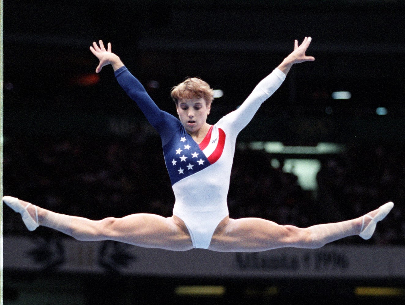 Kerri Strug leads U.S. to gymnastics gold