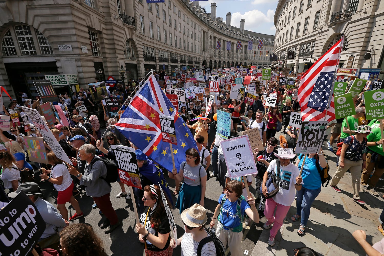 Photos: Protesters greet Trump during UK visit