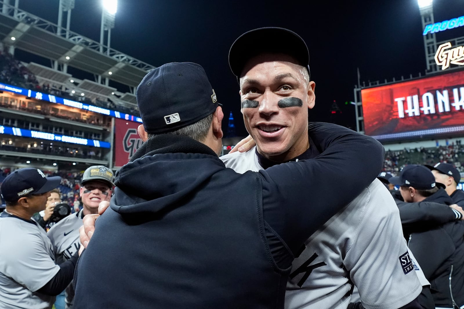 New York Yankees' Aaron Judge, right, and manager Aaron Boone celebrate after Game 5 of the baseball AL Championship Series against the Cleveland Guardians Saturday, Oct. 19, 2024, in Cleveland. The Yankees won 5-2 to advance to the World Series. (AP Photo/Godofredo A. Vásquez )