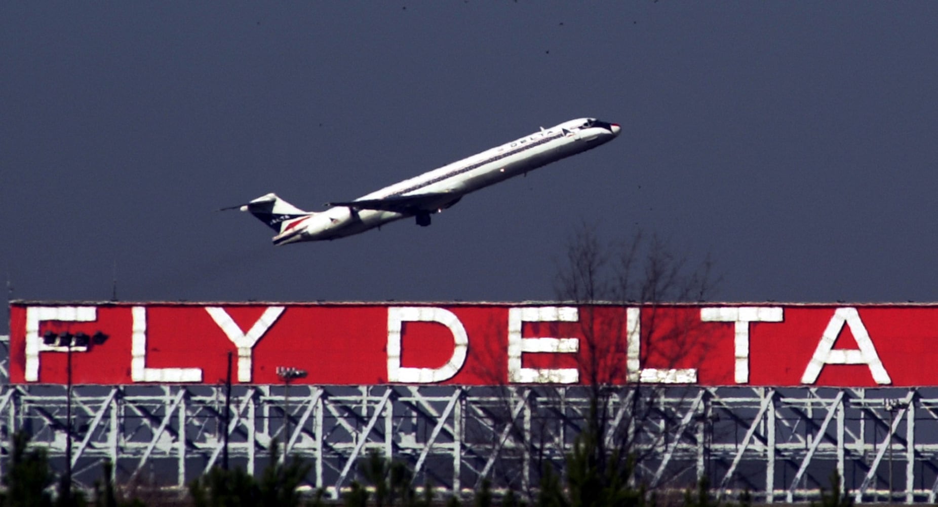 The "Fly Delta Jets" sign