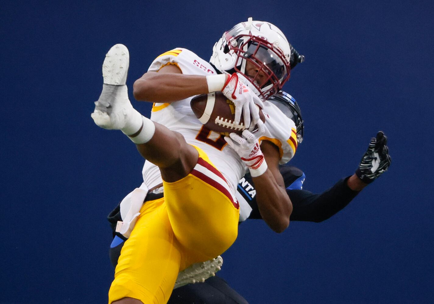 Louisiana Monroe Warhawks wide receiver Fred Lloyd Jr. hauls in a long third-down pass.  (Bob Andres for the Atlanta Journal Constitution)