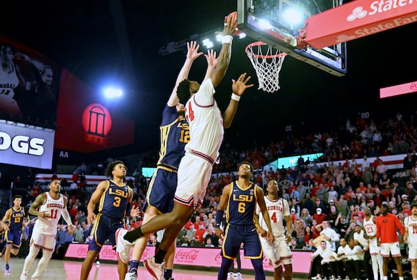 Georgia center Russel Tchewa (54) goes to the basket past LSU forward Hunter Dean (12) for the game-winning shot. (Hyosub Shin / Hyosub.Shin@ajc.com)