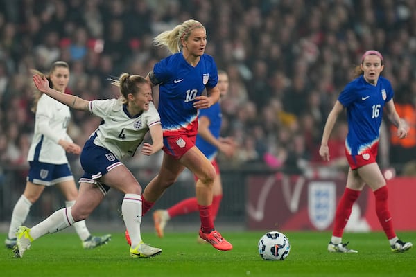 England's Keira Walsh, centre left, and United States' Lindsey Horan challenge for the ball during the International friendly women soccer match between England and United States at Wembley stadium in London, Saturday, Nov. 30, 2024. (AP Photo/Kirsty Wigglesworth)