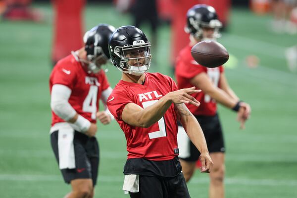 Atlanta Falcons quarterback Desmond Ridder (9) warms-up during minicamp at Mercedes-Benz Stadium, Tuesday, June 13, 2023, in Atlanta. (Jason Getz / Jason.Getz@ajc.com)