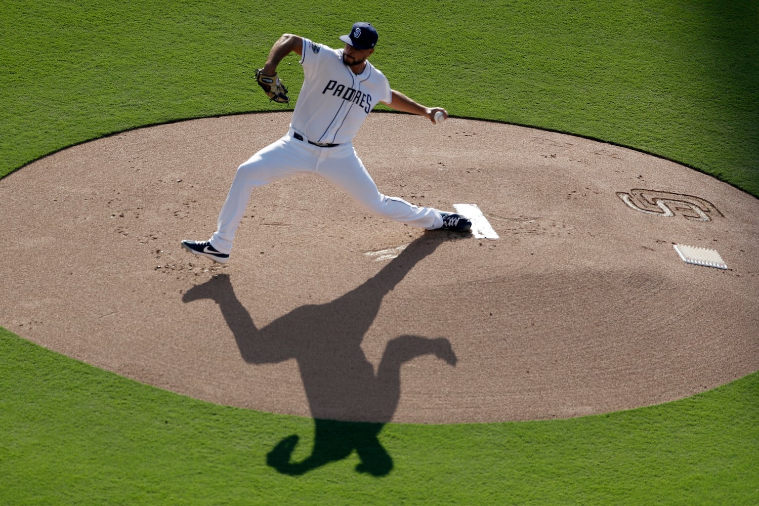 Photos: Braves outlast Padres in 10 innings