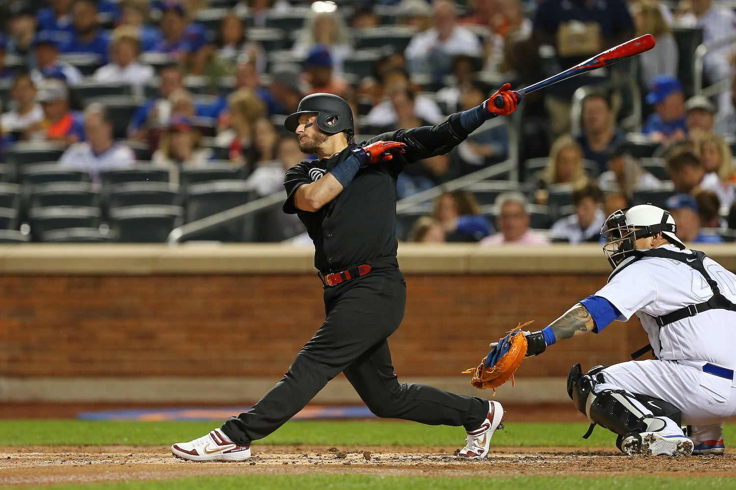 Photos: Braves have winning look in black uniforms