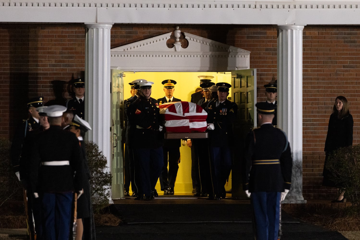 President Carter comes home to Plains for final funeral service
