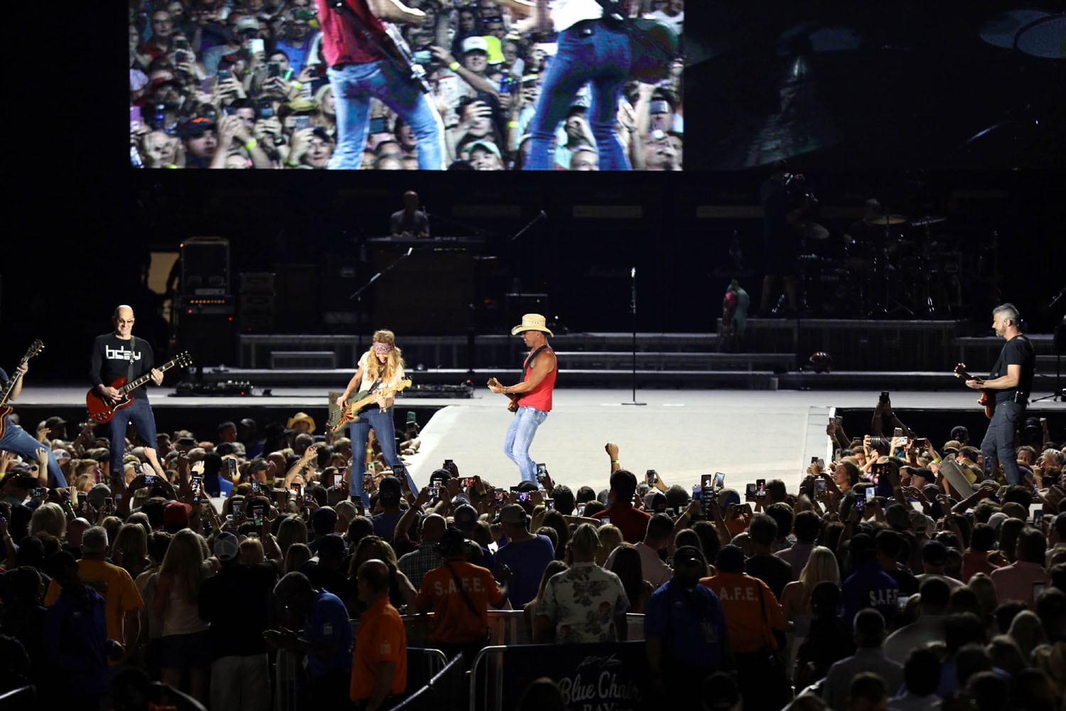 Kenny Chesney at Mercedes-Benz Stadium