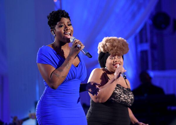 AMERICAN IDOL: Season 3 winner Fantasia with contestant La'Porsha Renae in the “Showcase #1: 1st 12 Performances” episode of AMERICAN IDOL airing Wednesday, Feb. 10 (8:00-9:01 PM ET/PT) on FOX. Cr: Michael Becker / FOX. © 2016 FOX Broadcasting Co.