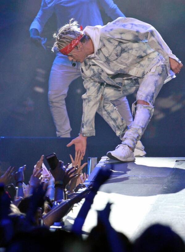 Bieber reaches out to fans. Robb Cohen Photography & Video /www.RobbsPhotos.com