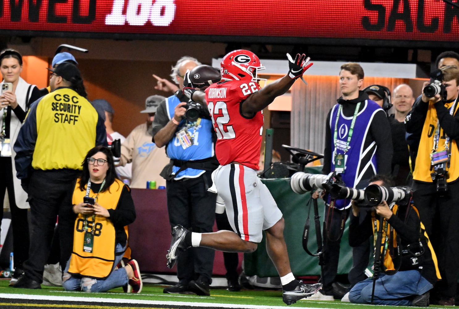 during the second half of the College Football Playoff National Championship at SoFi Stadium in Los Angeles on Monday, January 9, 2023. Georgia won 65-7 and secured a back-to-back championship. (Hyosub Shin / Hyosub.Shin@ajc.com)