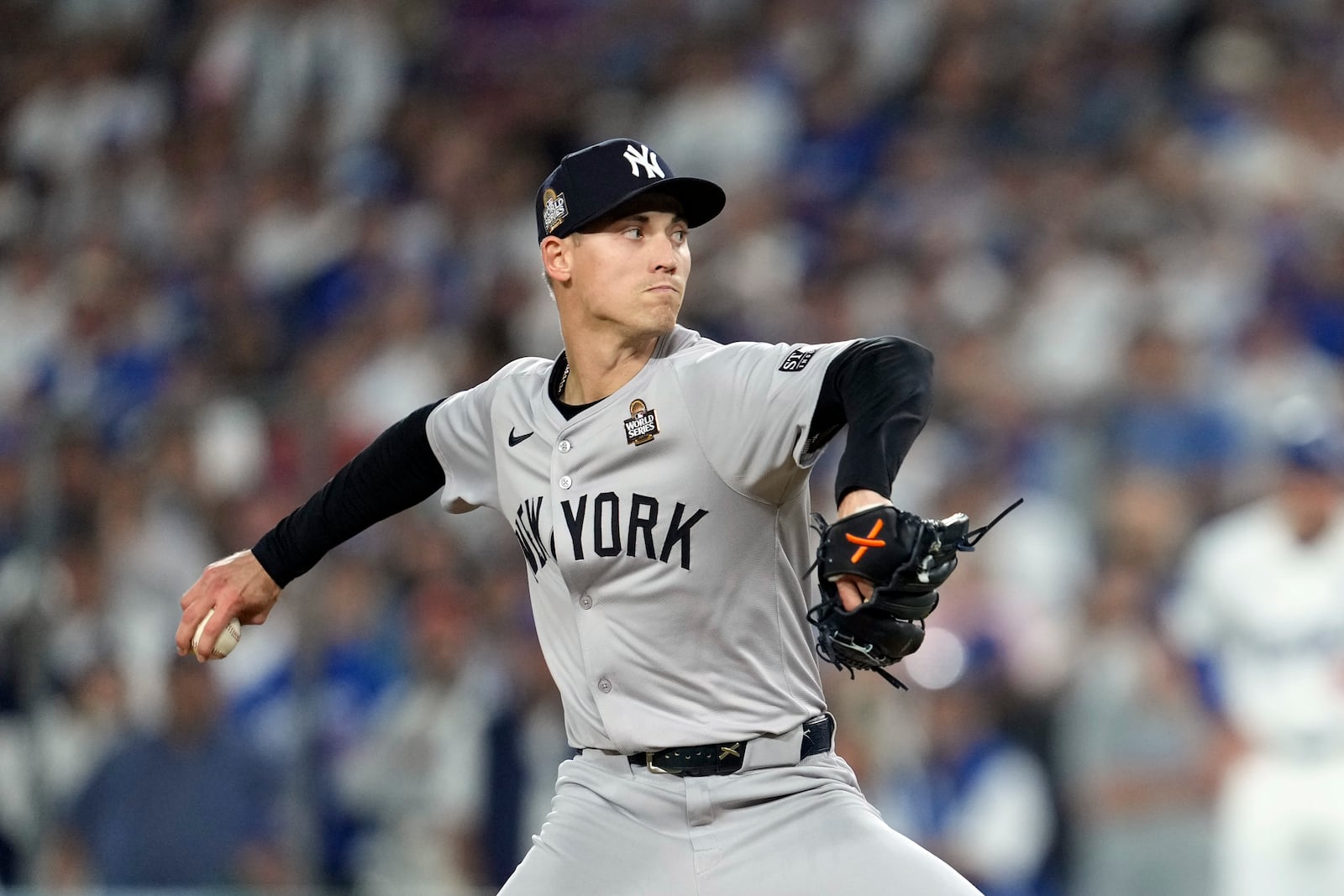 New York Yankees pitcher Luke Weaver throws against the Los Angeles Dodgers during the ninth inning in Game 1 of the baseball World Series, Friday, Oct. 25, 2024, in Los Angeles. (AP Photo/Godofredo A. Vásquez)