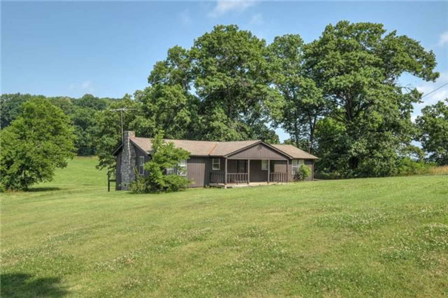 753-acre property includes Antebellum home, log cabin