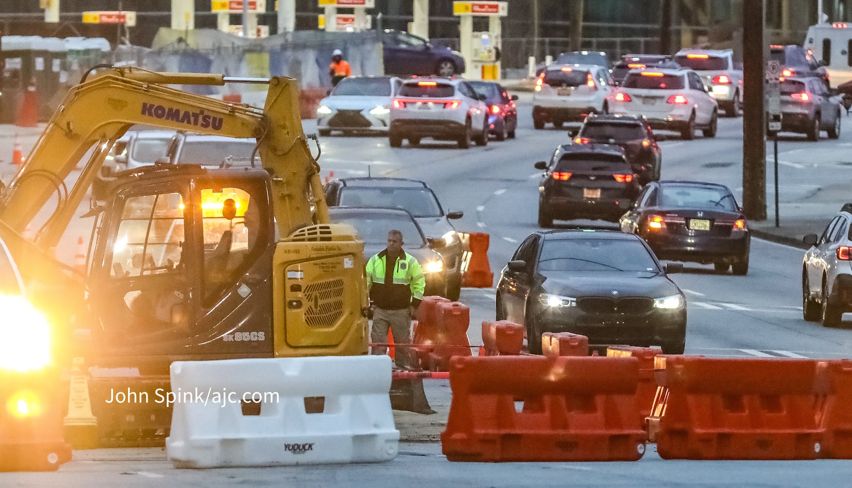 Large sinkhole disrupts traffic in Buckhead