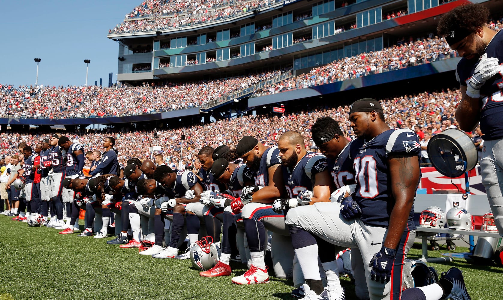 Photos: Falcons, other NFL teams show solidarity during National Anthem