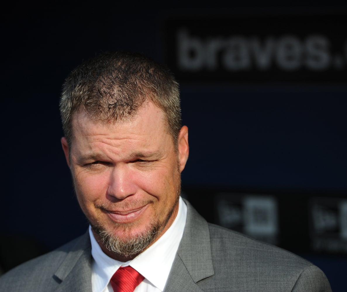 Braves retire Chipper Jones' jersey