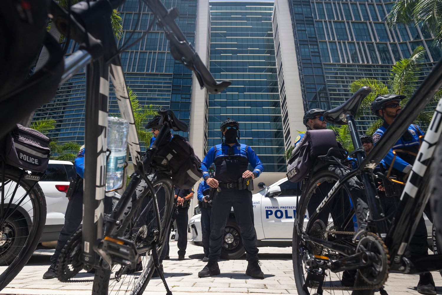 Miami Police stand watch outside the Wilkie D. Ferguson Jr. U.S. Courthouse in Miami, June 13, 2023. (Christian Monterrosa/The New York Times)