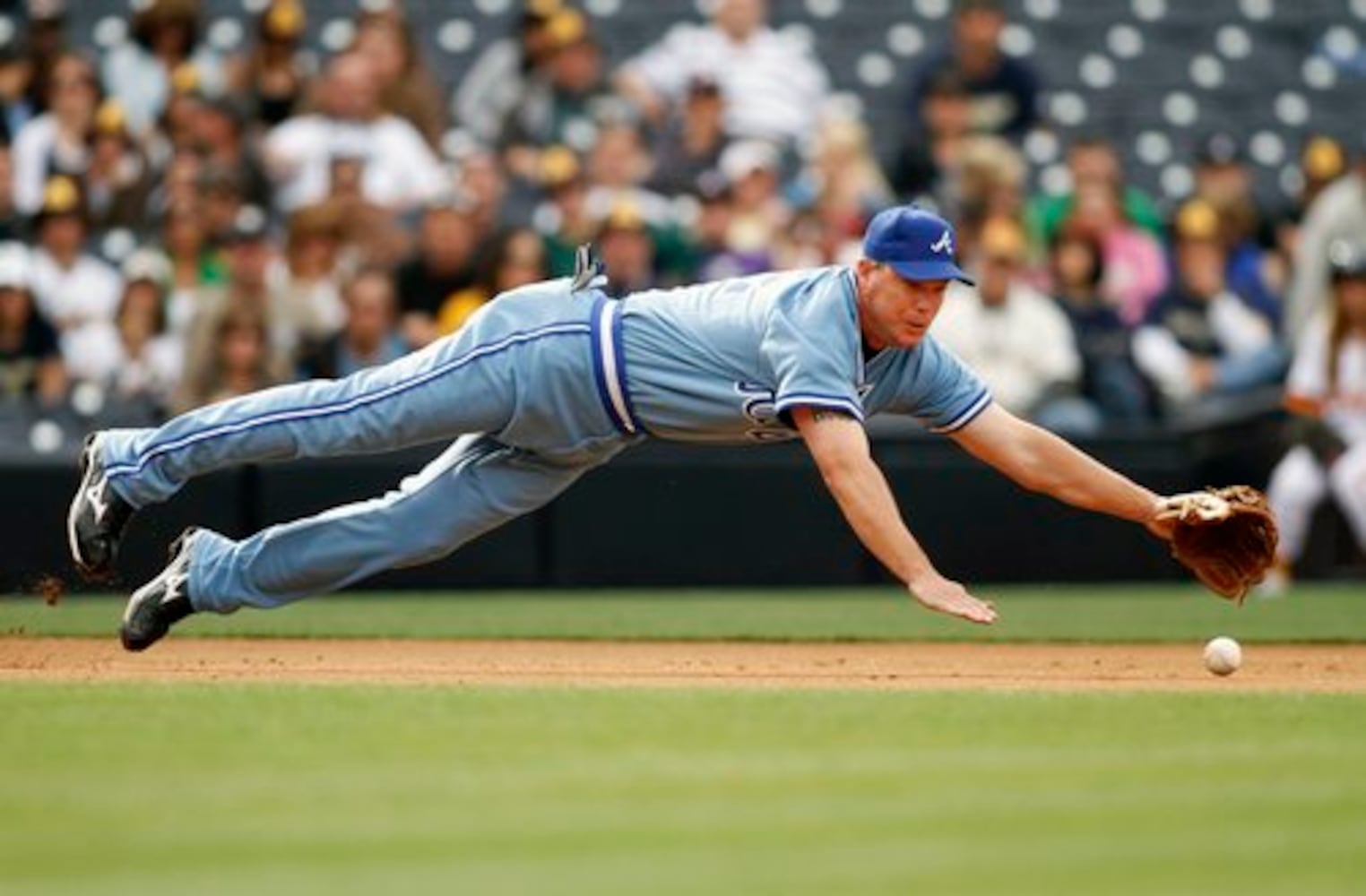 Braves wear throwback uniforms