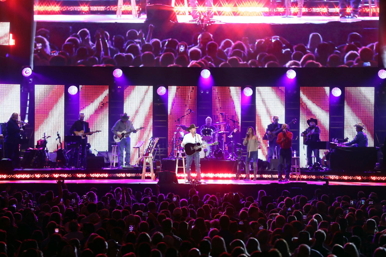 PHOTOS: George Strait, Chris Stapleton deliver country hits at Mercedes-Benz Stadium