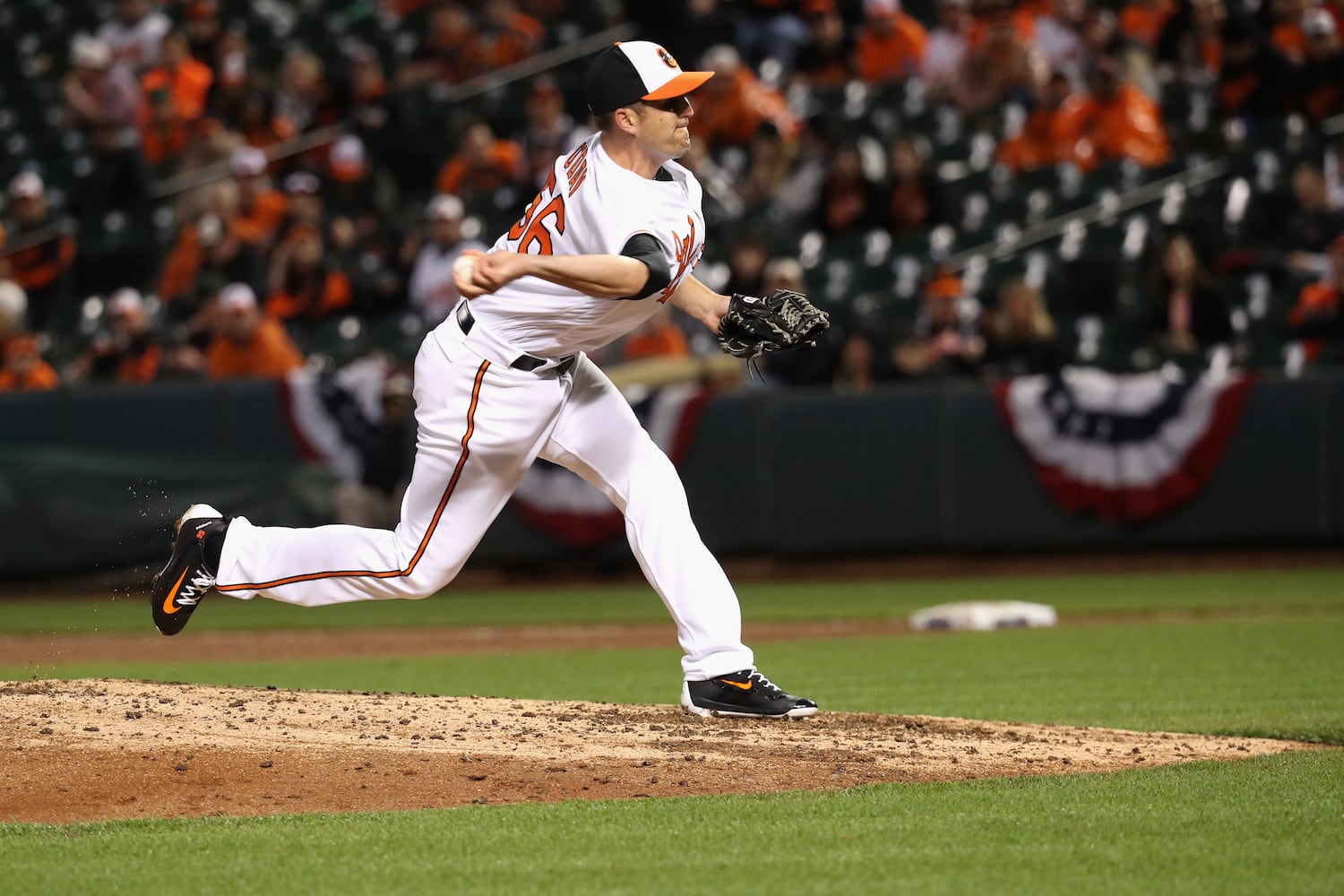 Photos: The unusual pitching motion of Braves’ Darren O’Day