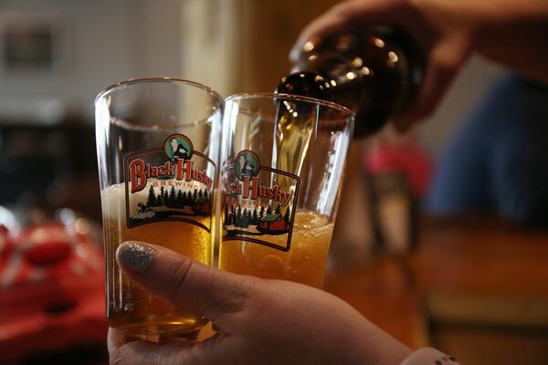 Bartender Katie Zancig pours sample glasses of beer for patrons in the taproom at Black Husky Brewing in Milwaukee on May 24, 2017. (John J. Kim/Chicago Tribune/TNS)