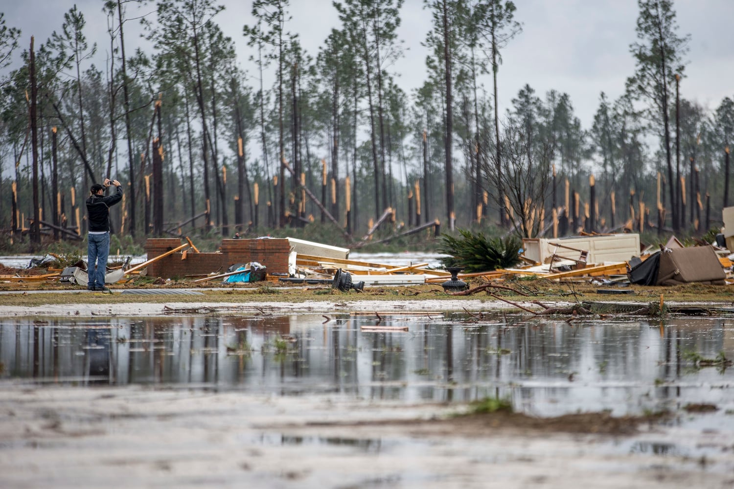 Strong storms in Georgia cause deaths, devastation