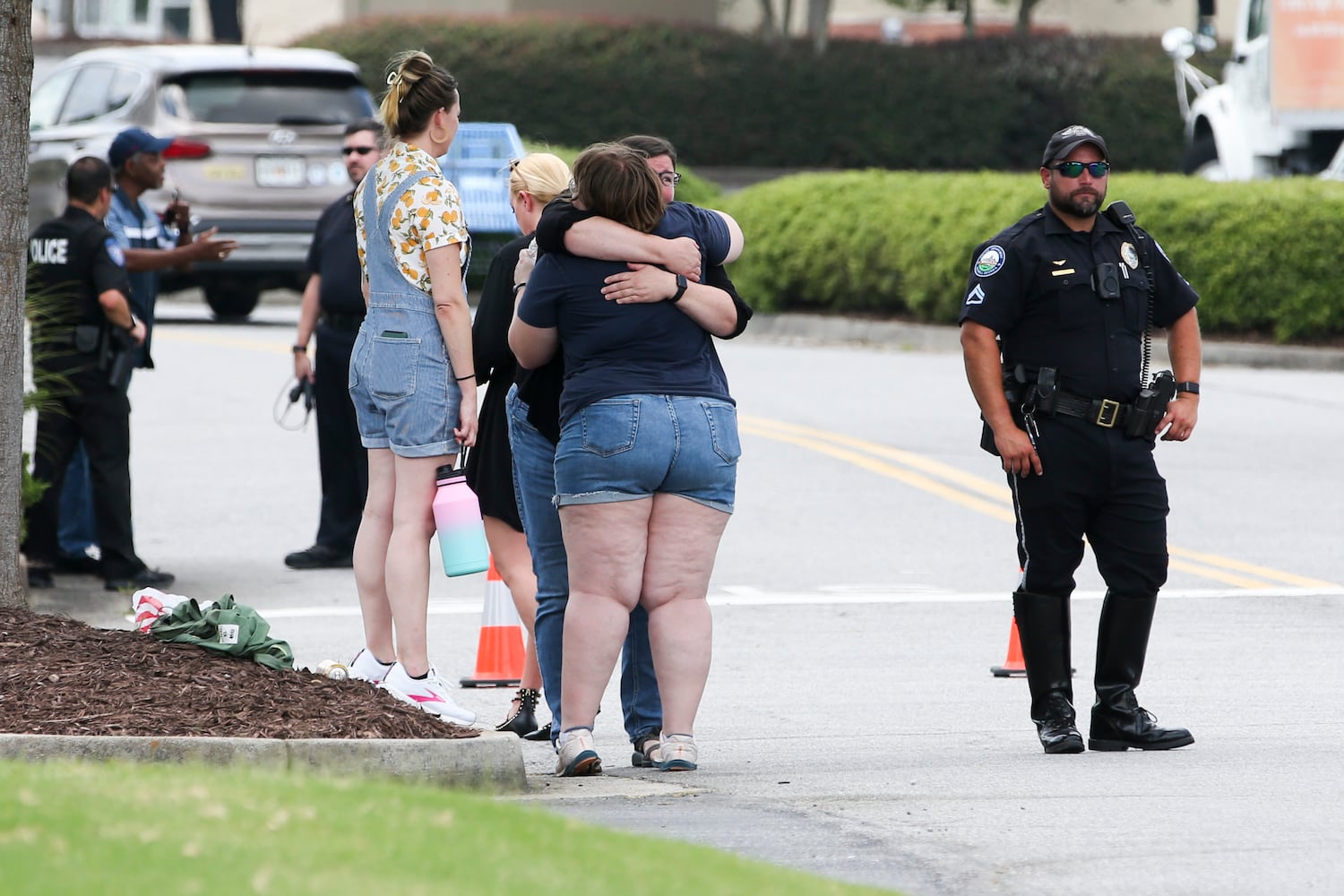 Breaking, Alpharetta man barricaded 