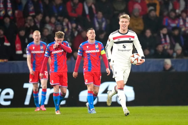 Manchester United's Rasmus Hojlund, right, celebrates after scoring his side's opening goal during the Europa League soccer match between Viktoria Plzen and Manchester United at the Doosan Arena in Plzen, Czech Republic, Thursday, Dec. 12, 2024. (AP Photo/Petr David Josek)