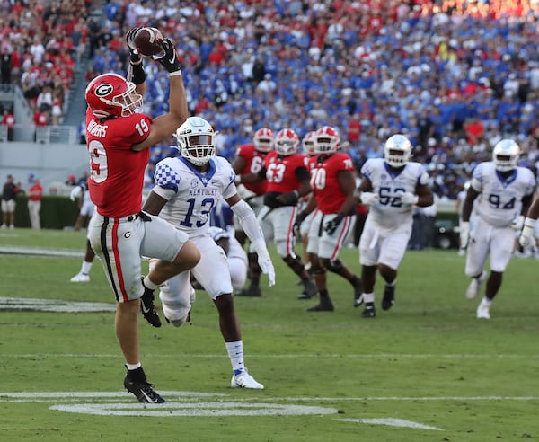 Georgia tight end Brock Bowers catches a touchdown pass from Stetson Bennett past Kentucky defender JJ. Weaver to take a 30-7 lead during the 4th quarter in a NCAA college football game on Saturday, Oct. 16, 2021, in Athens.   “Curtis Compton / Curtis.Compton@ajc.com”