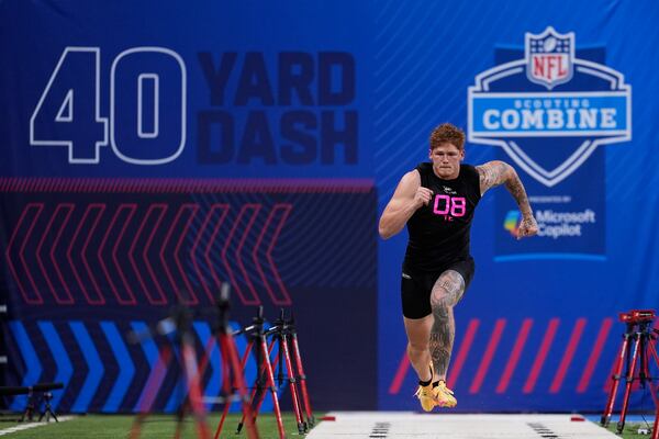 Oregon tight end Terrance Ferguson runs the 40-yard dash at the NFL football scouting combine in Indianapolis, Friday, Jan. 28, 2025. (AP Photo/George Walker IV)