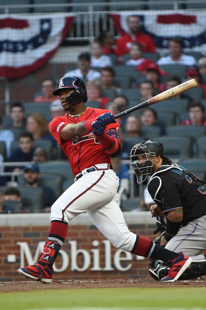 Photos: Braves break out red uniforms, host Marlins