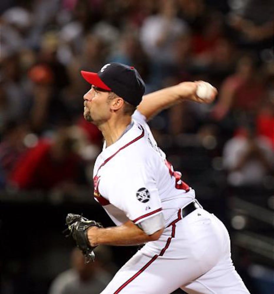 Smoltz takes no-hitter into 8th