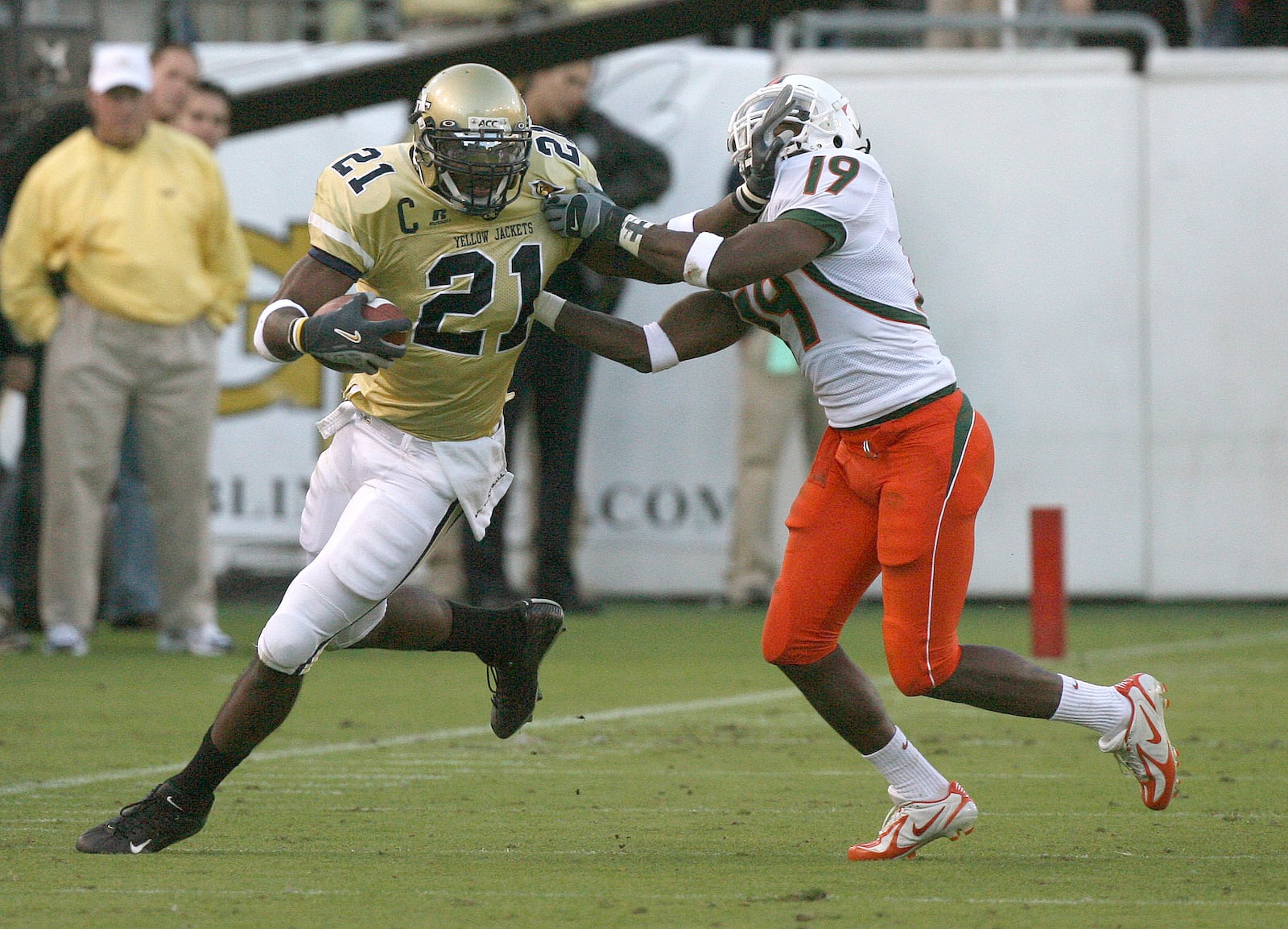 Georgia Tech's Calvin Johnson (21) breaks away from Miami's Brandon Meriweather (21) on Saturday, Oct. 28, 2006. (Johnny Crawford/AJC staff)