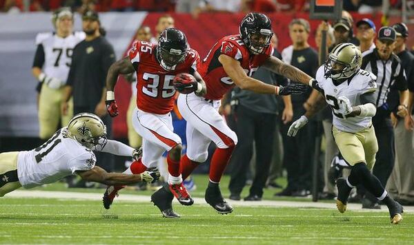 Curtis Compton Falcons running back Antone Smith breaks away from Saints safety Jairus Byrd picking up a block from Levine Toilolo for a 54-yard touchdown during the third quarter in their NFL football game on Sunday, Sept. 7, 2014, in Atlanta. (By Curtis Compton/Ccompton@ajc.com)