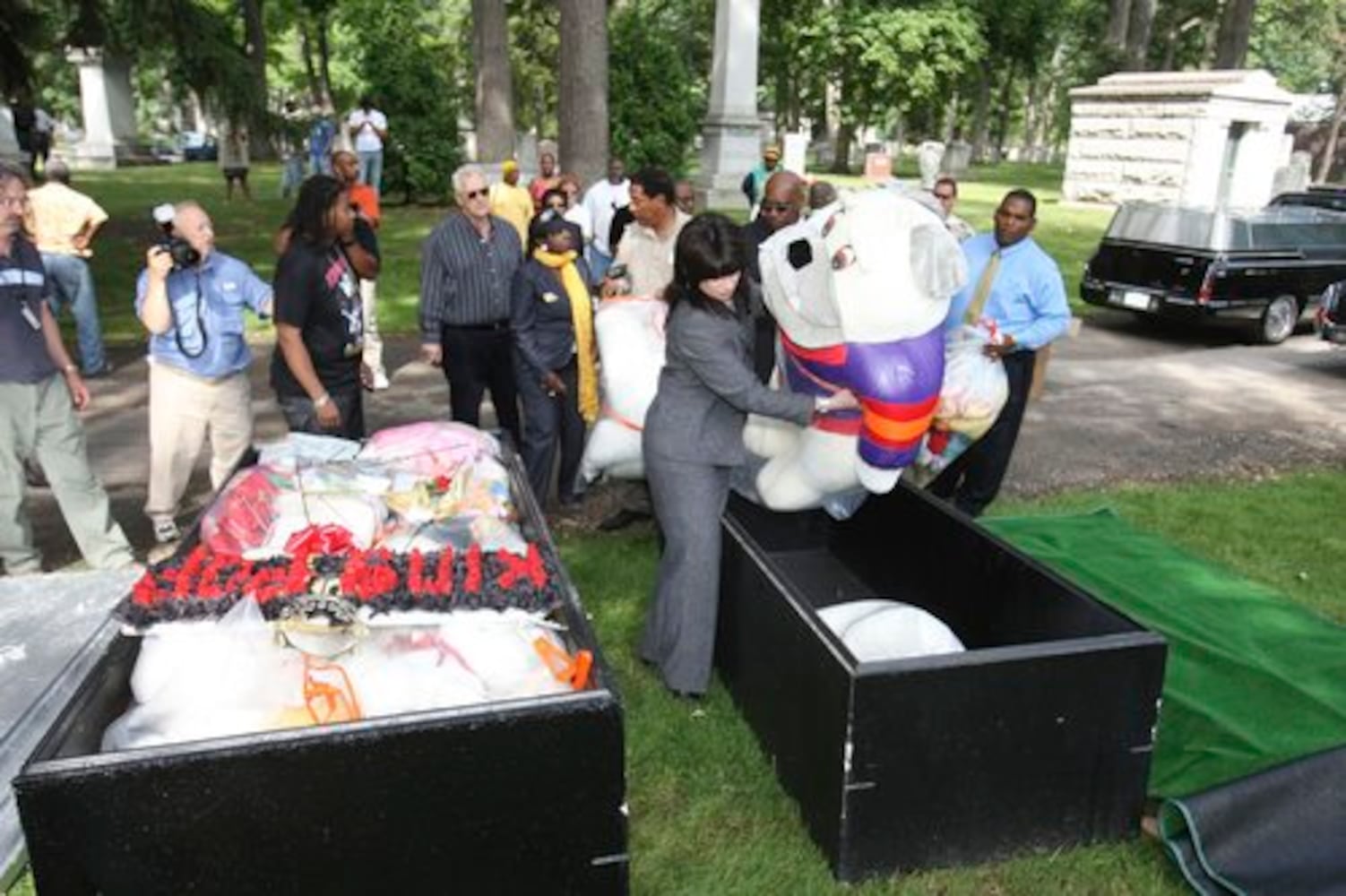 Michael Jackson memorial buried in Detroit