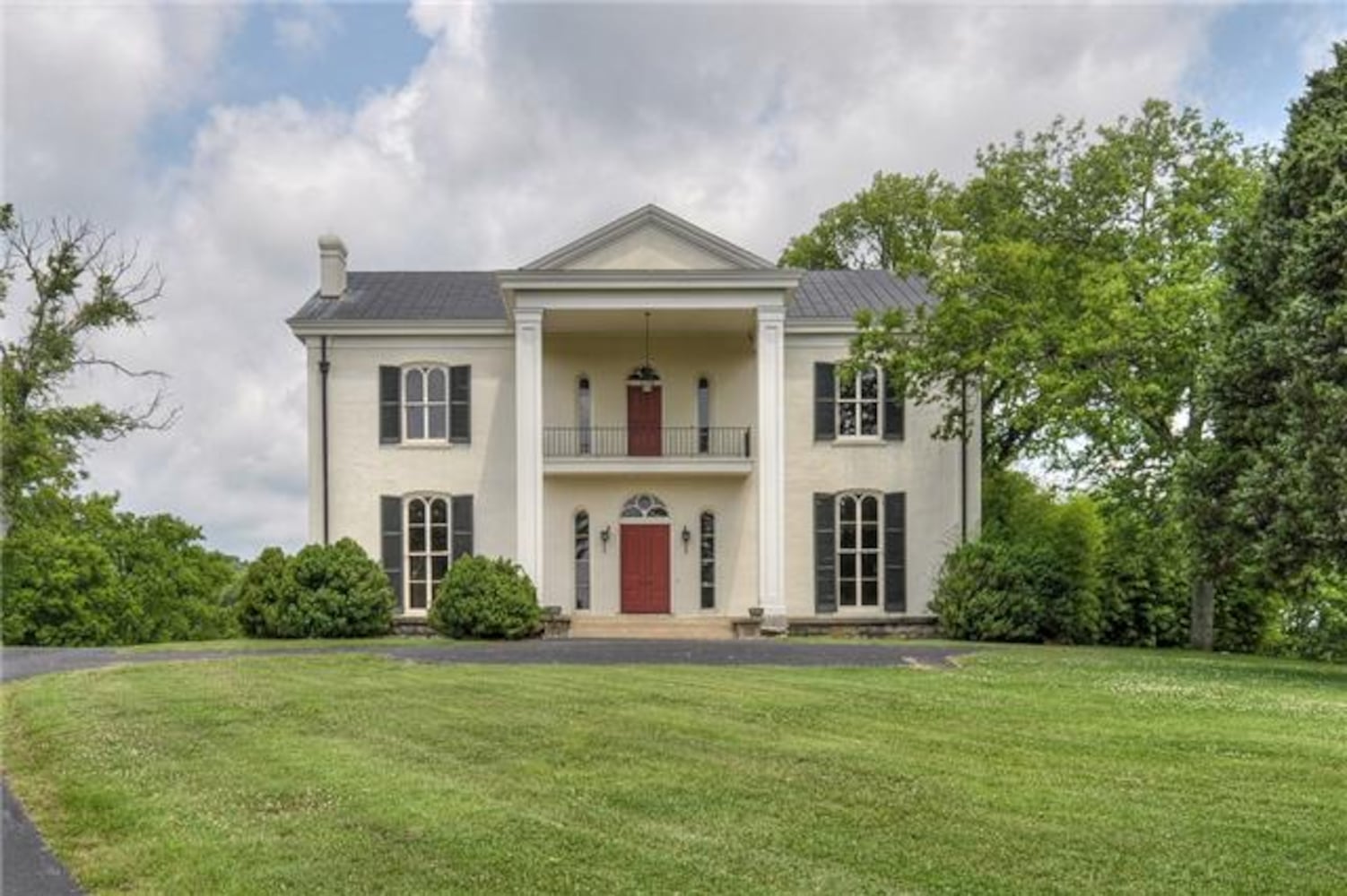 753-acre property includes Antebellum home, log cabin